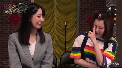 A female comedian makes her AV debut with a combination of erotic comedy that is prohibited from being aired!