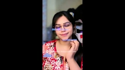 beautiful jannat using hair brushh to fuck her wet pussy