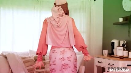 violet voss secrets behind hijab.