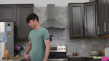 I Woke Up In My Stepbros Bed - Lulu Chu & Enzo East